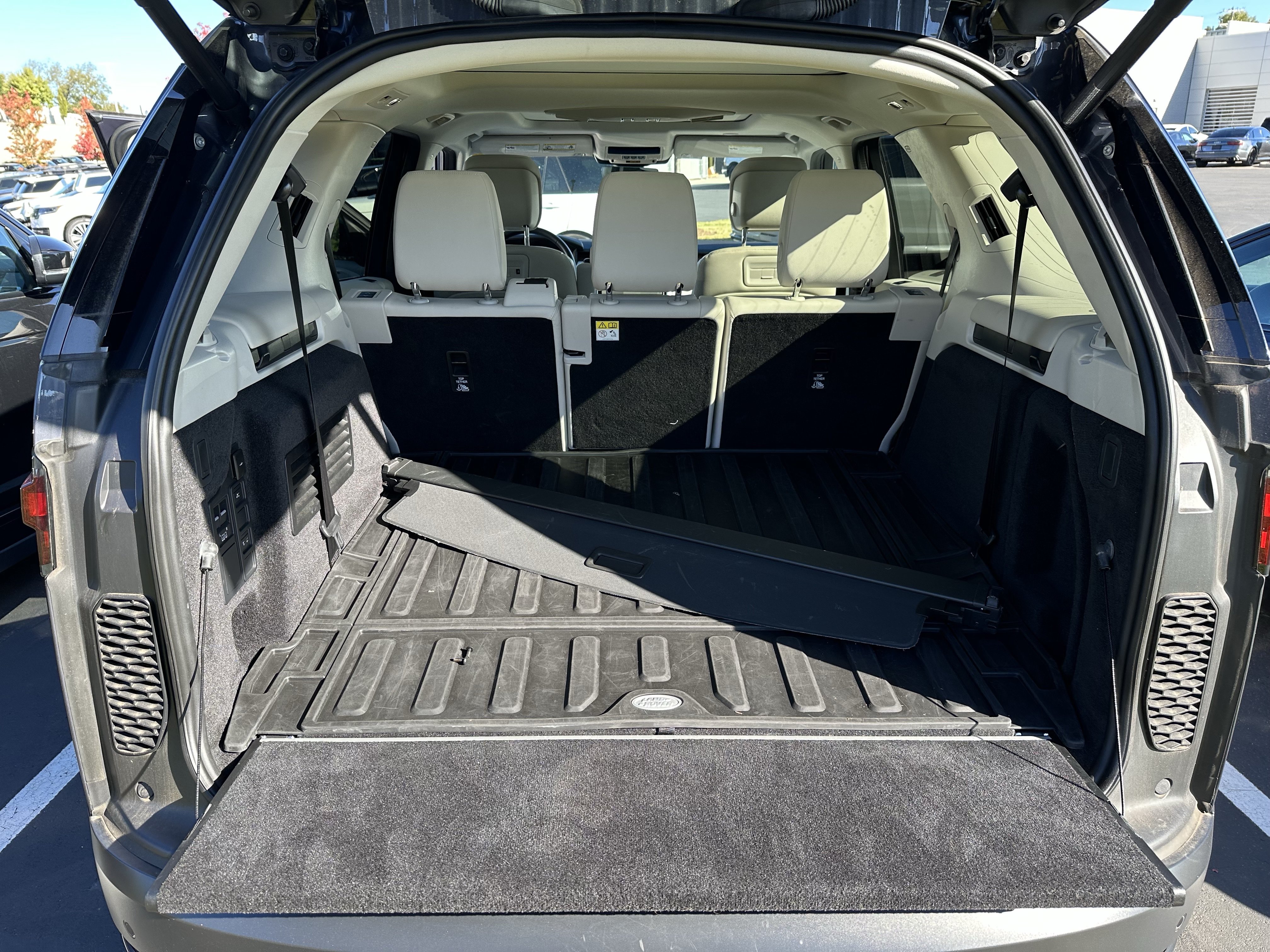 Used 2024 Land Rover Discovery S AWD/4WD image 35