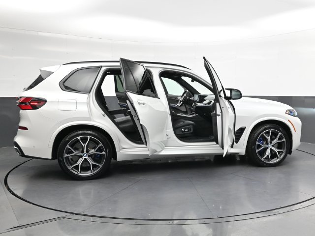 Used 2025 BMW X5 M60i AWD/4WD image 39