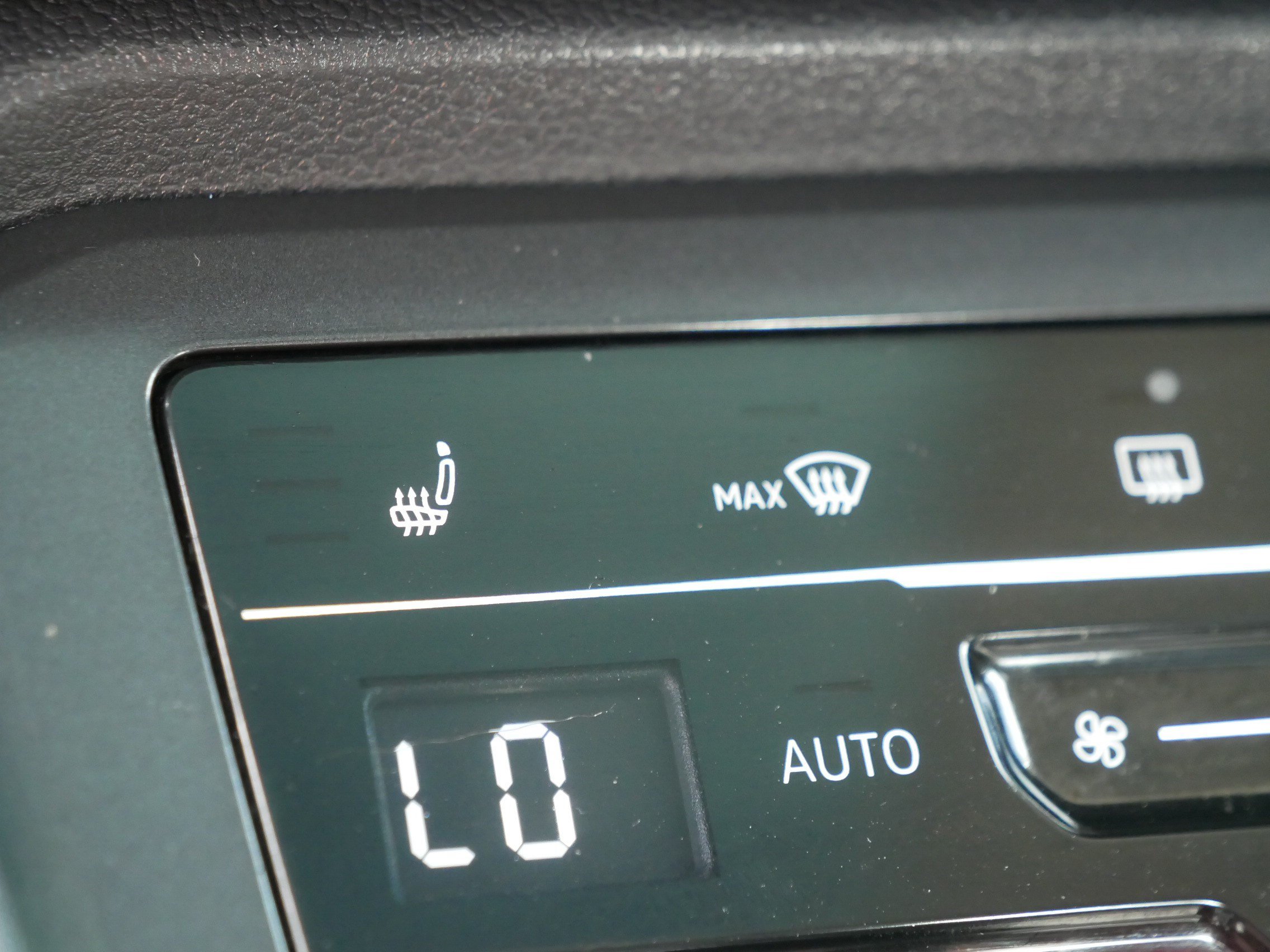 Used 2022 Volkswagen Tiguan SE w/ Panoramic Sunroof Package AWD/4WD image 31