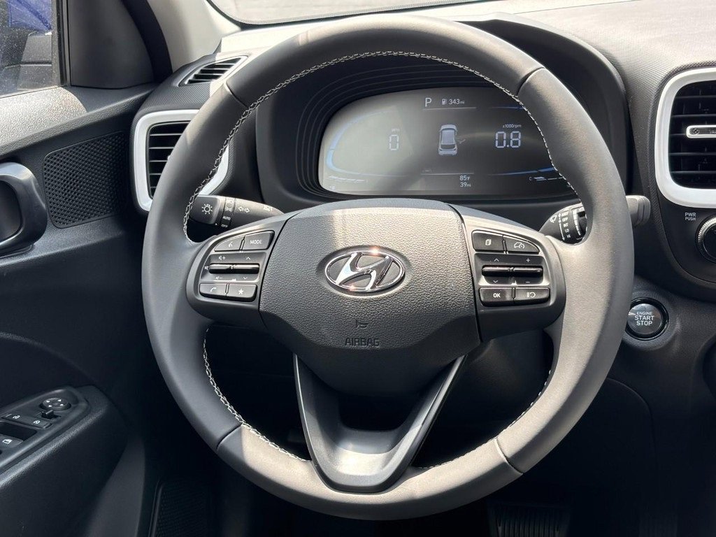 Used 2025 Hyundai Venue Limited image 7