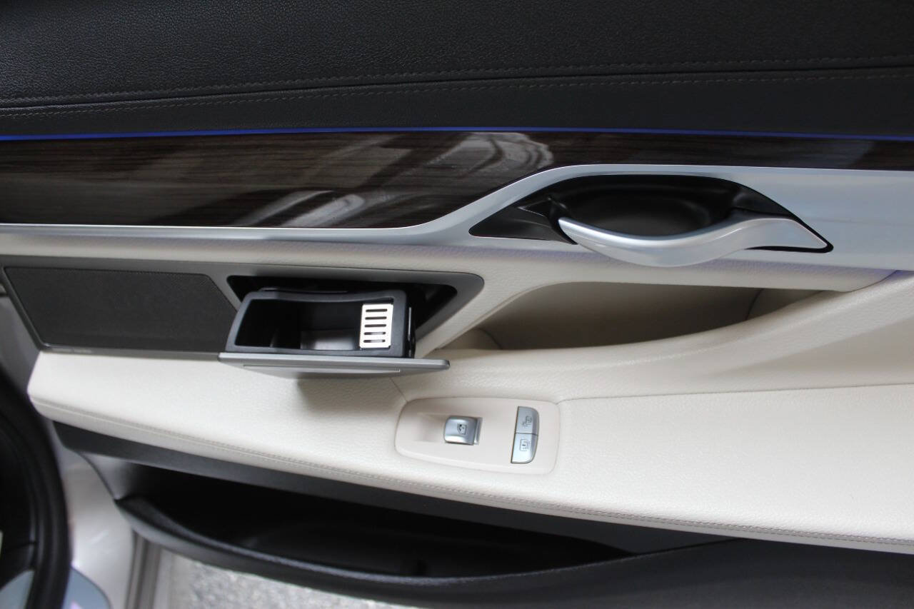 Used 2022 BMW 740i xDrive AWD/4WD image 22