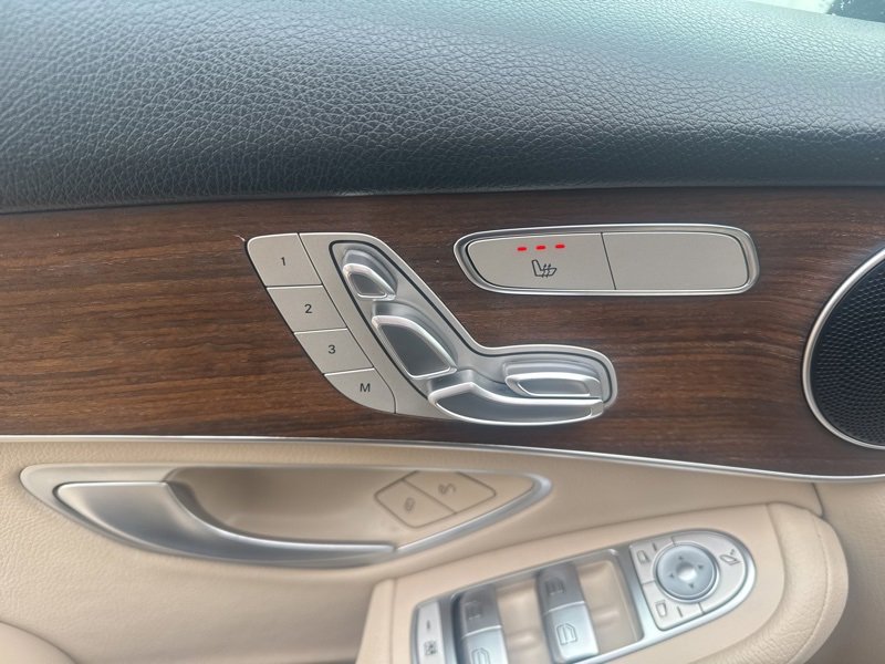 Used 2021 Mercedes-Benz GLC 300 4MATIC image 23