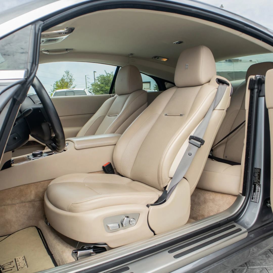 Used 2019 Rolls-Royce Wraith RWD image 32