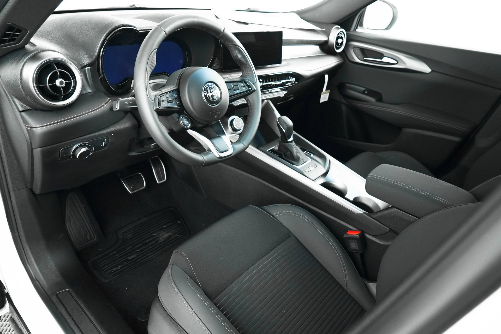 New 2025 Alfa Romeo Tonale AWD/4WD image 17