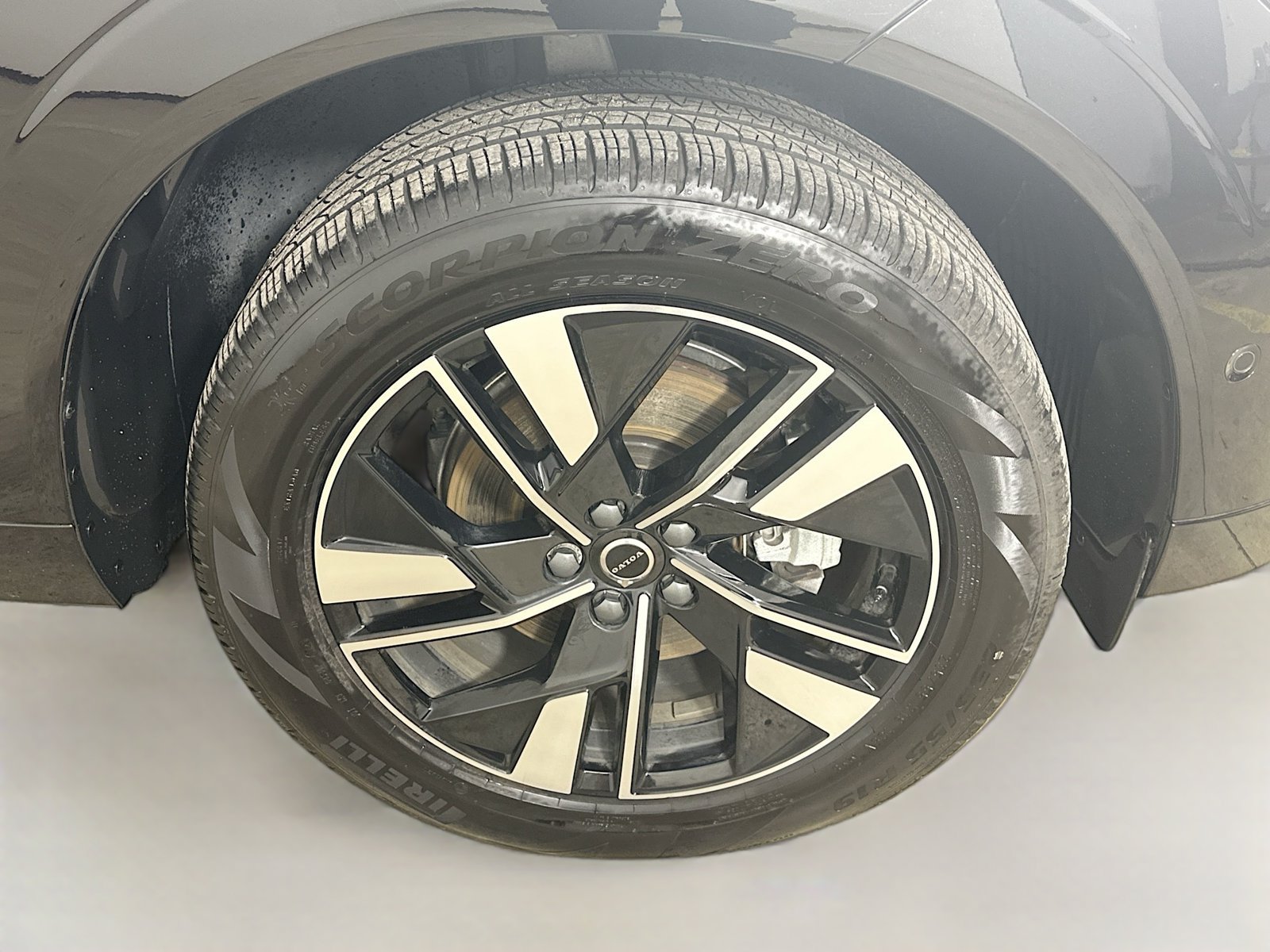Used 2026 Volvo XC60 B5 Plus w/ Protection Package Premier AWD/4WD image 10