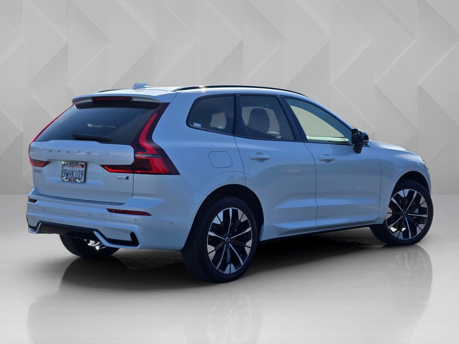 Used 2026 Volvo XC60 B5 Plus w/ Protection Package Premier AWD/4WD image 6