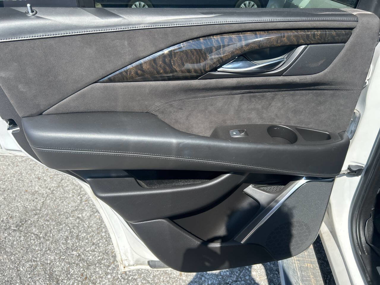 Used 2016 Cadillac Escalade Platinum image 16