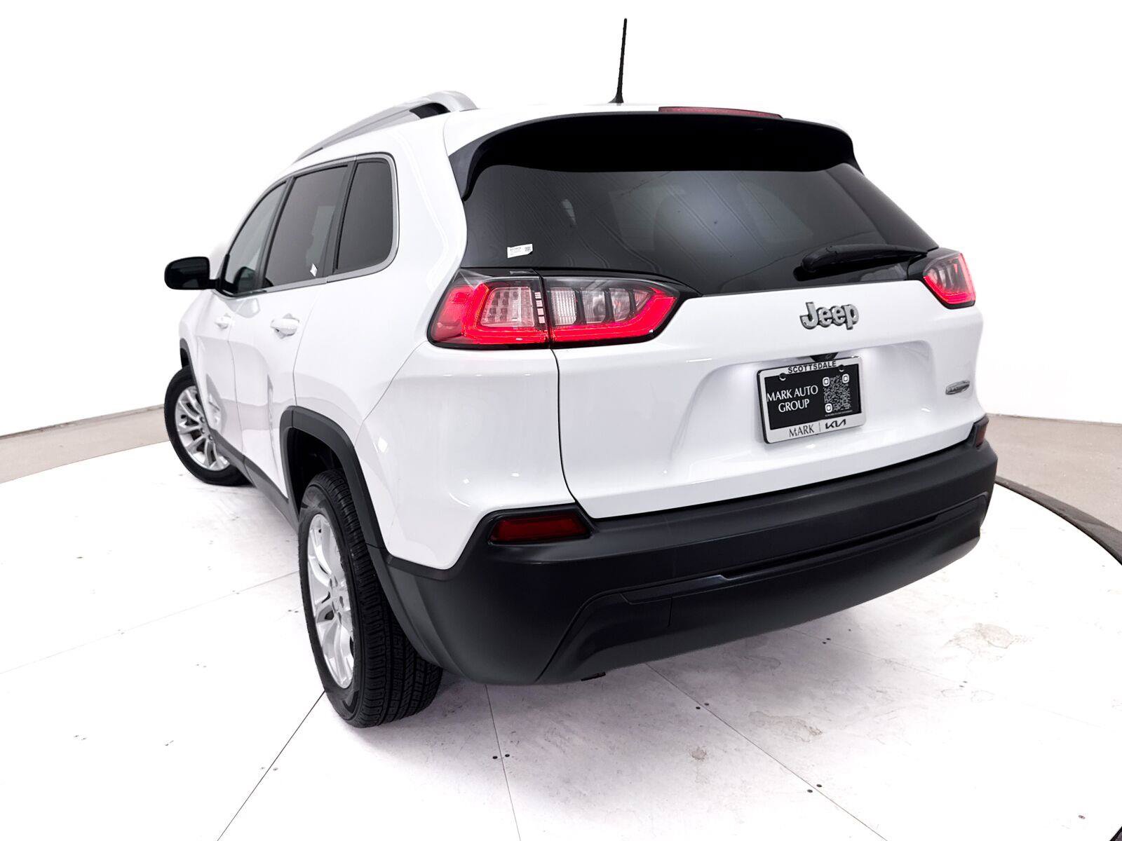 Used 2019 Jeep Cherokee Latitude w/ Popular Appearance Group FWD image 7