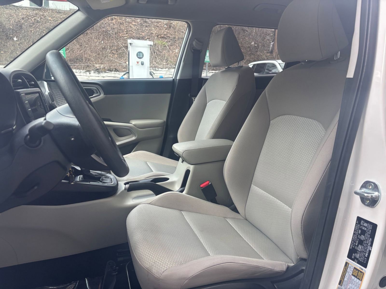 Used 2025 Kia Soul LX w/ LX Technology Package image 34