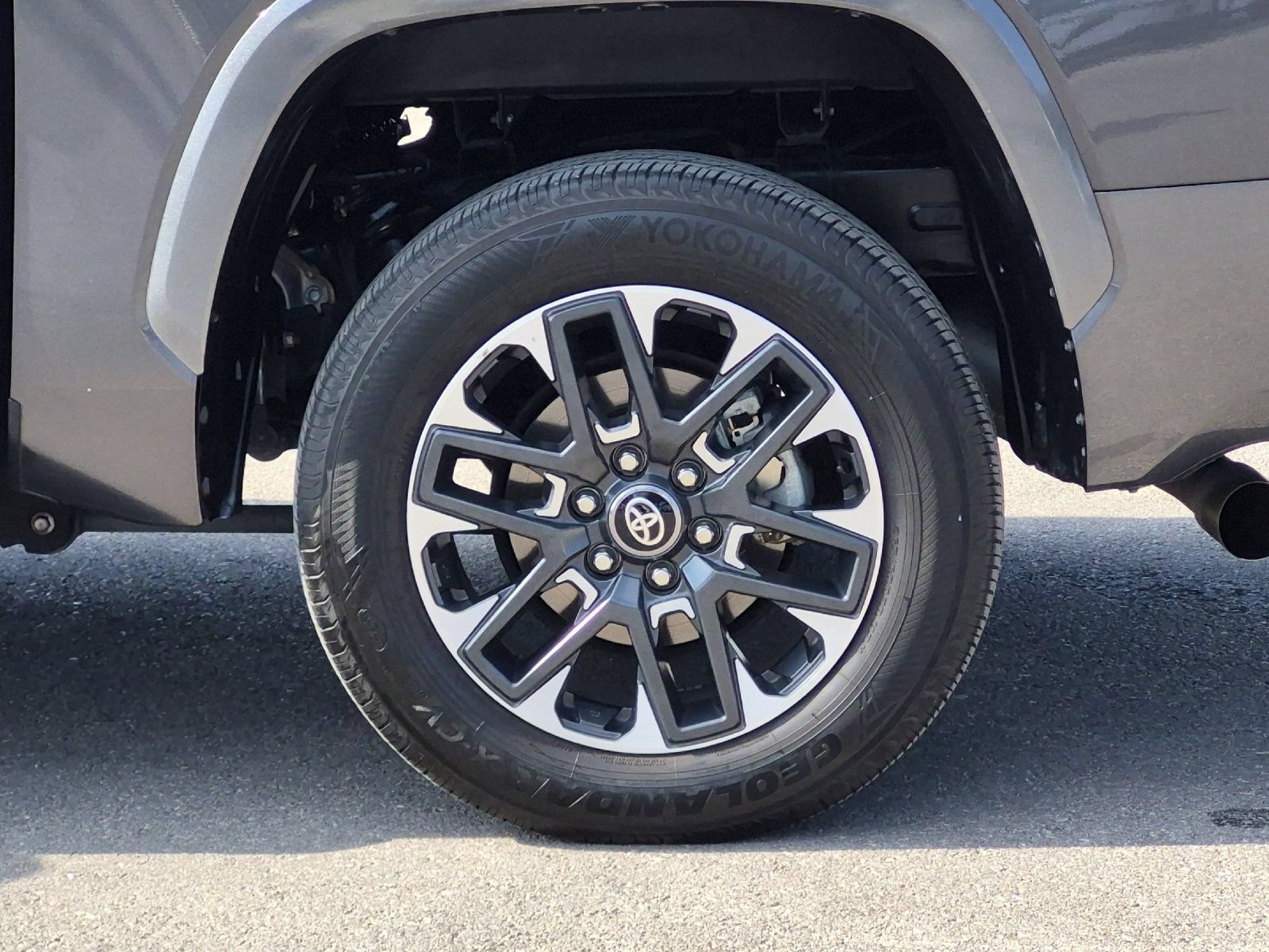 Used 2025 Toyota Tundra Limited AWD/4WD image 23