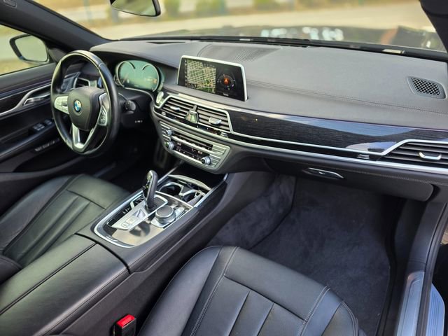 Used 2018 BMW 740i RWD image 39