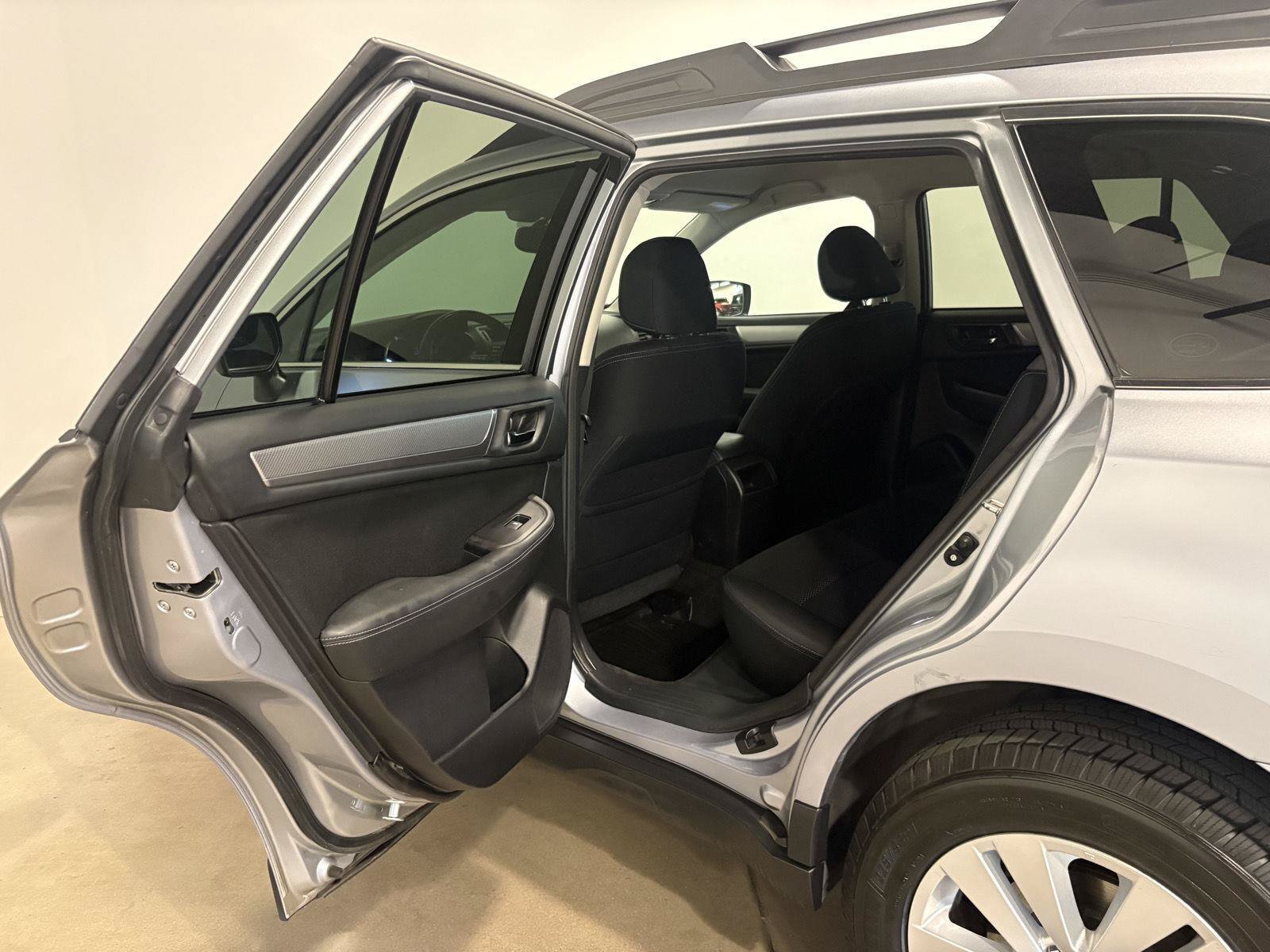 Used 2015 Subaru Outback 2.5i Premium AWD/4WD image 28