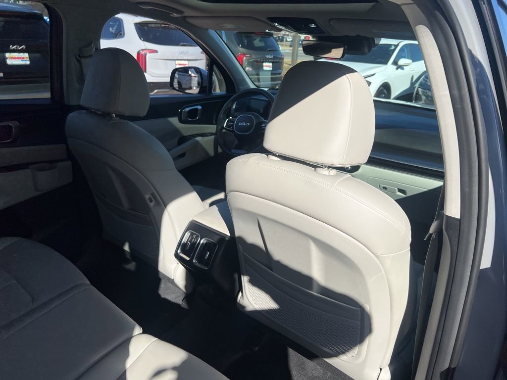 Certified 2025 Kia Sorento S w/ Panoramic Sunroof Package FWD image 16