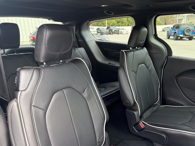 New 2026 Chrysler Pacifica Limited FWD image 35