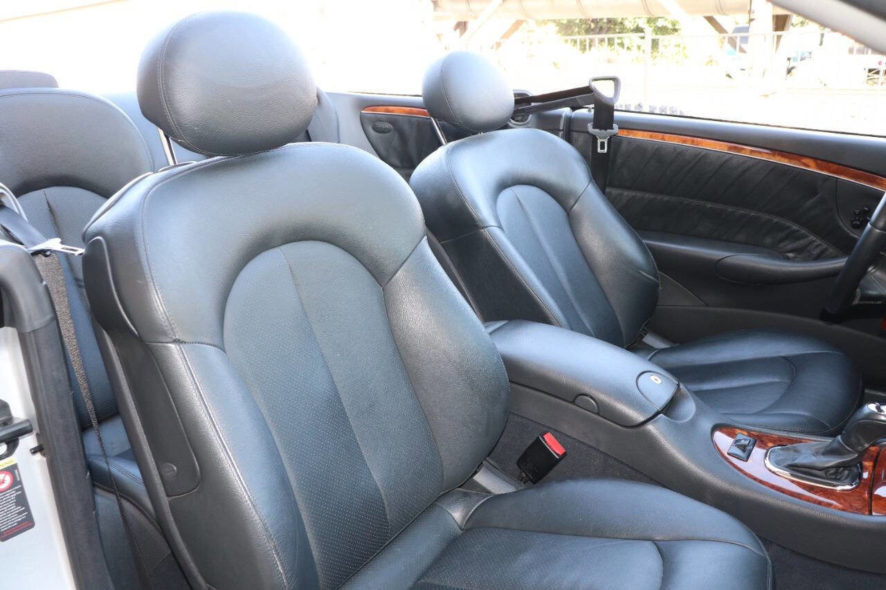 Used 2005 Mercedes-Benz CLK 320 Cabriolet image 48