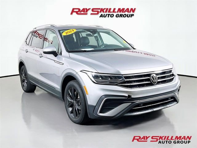 Used 2024 Volkswagen Tiguan SE image 1