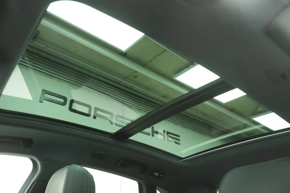 New 2026 Porsche Macan AWD/4WD image 37
