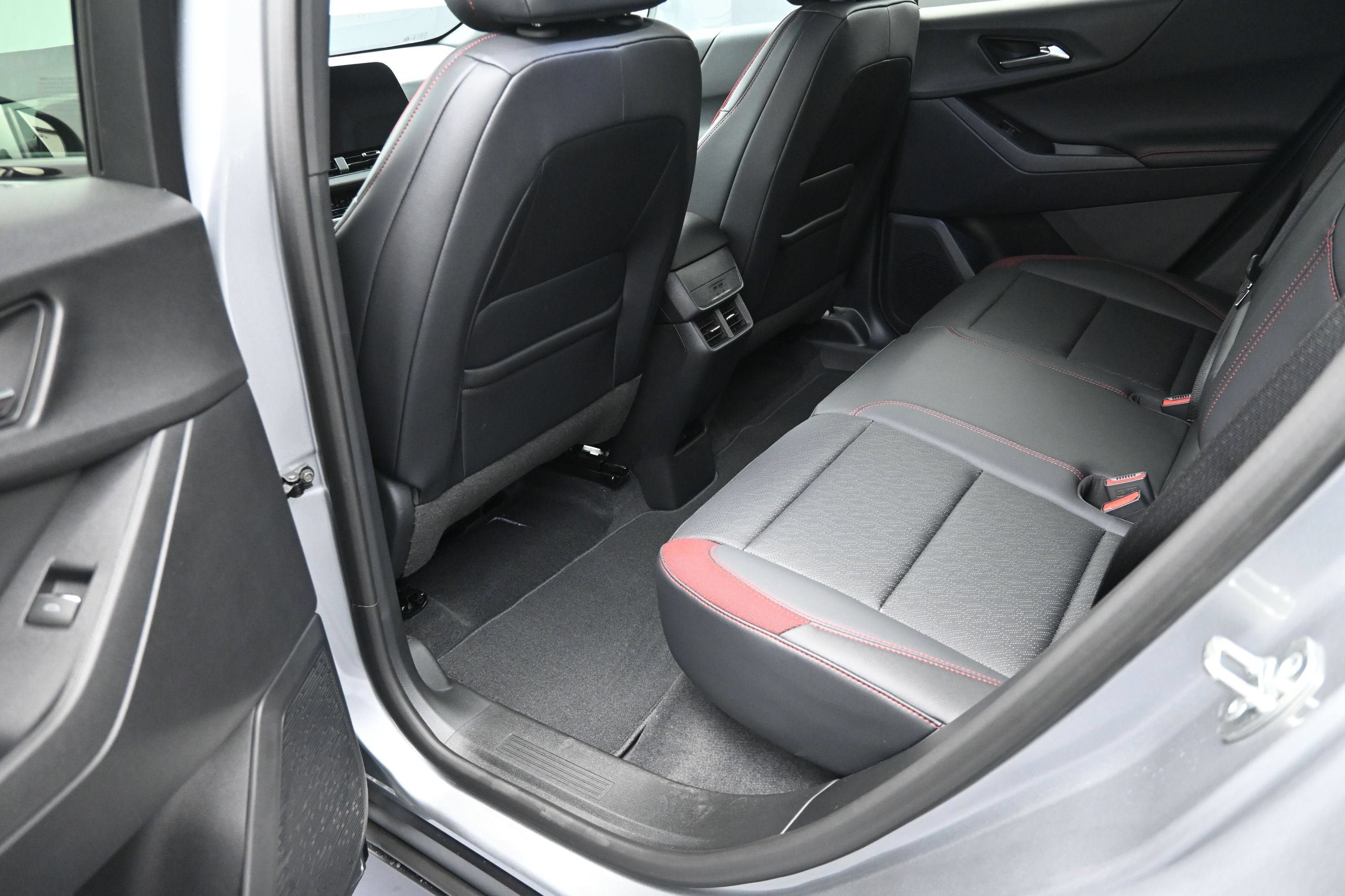New 2027 Chevrolet Equinox RS AWD/4WD image 31