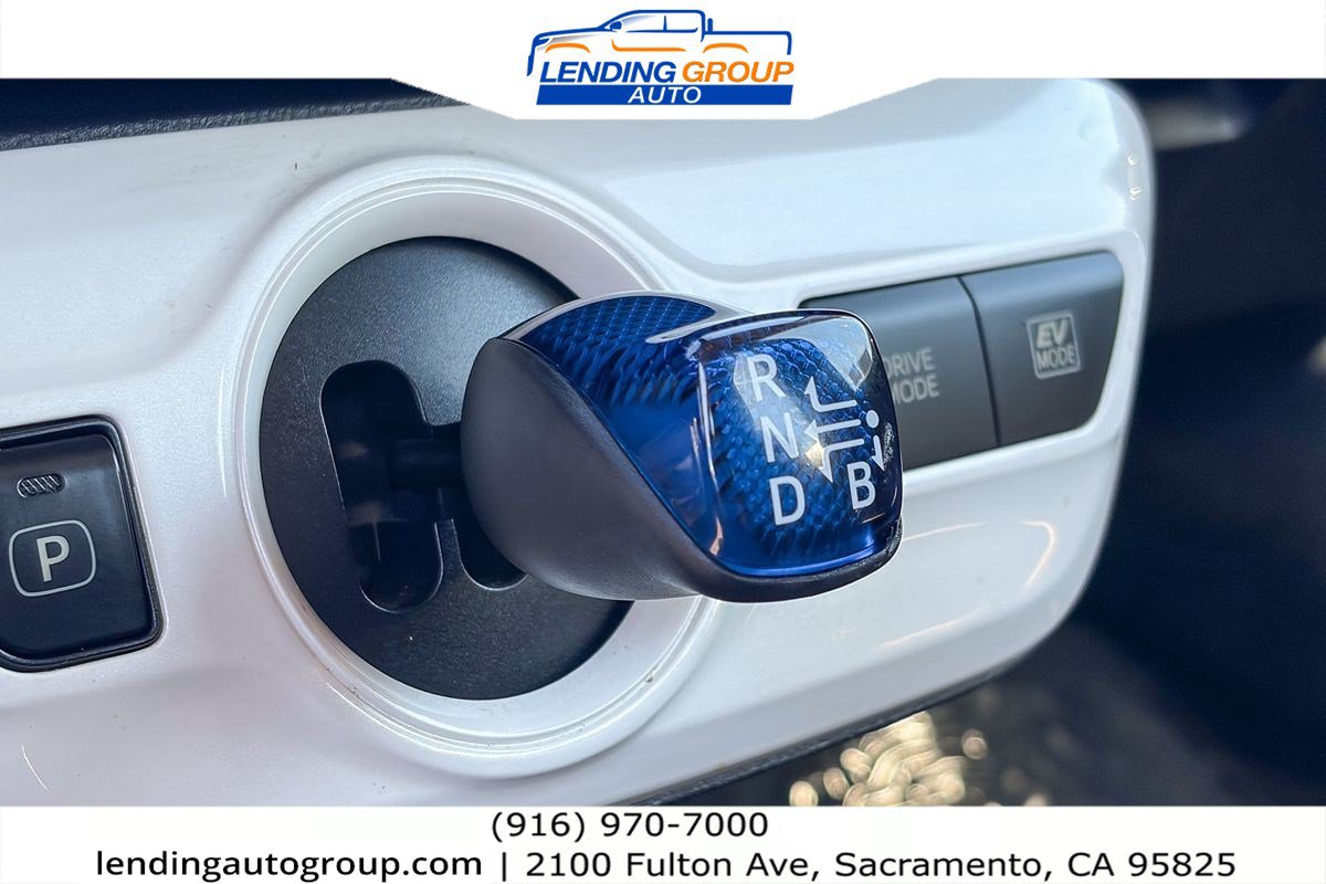 Used 2017 Toyota Prius Two w/ Prius Two Safety Plus Package FWD image 18
