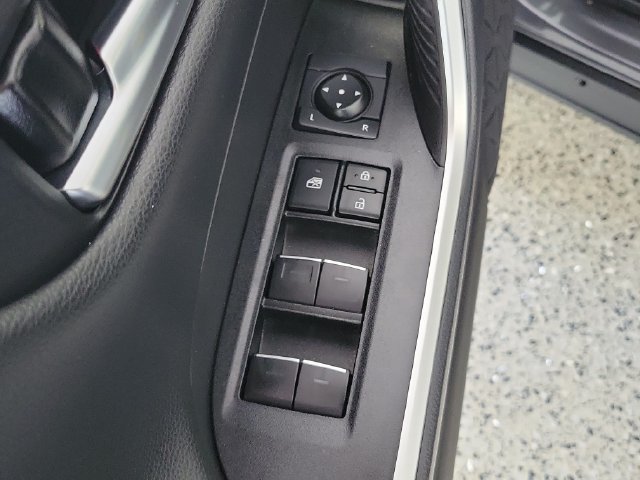 Used 2025 Toyota RAV4 XSE w/ Advanced Technology Package AWD/4WD image 23