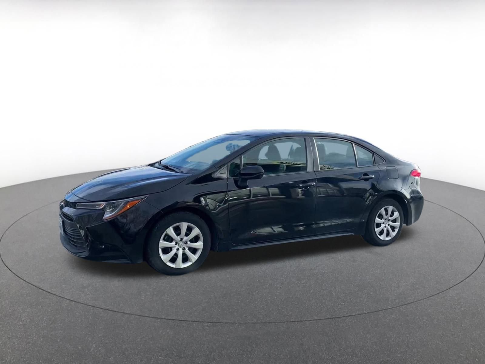 Used 2025 Toyota Corolla LE image 7