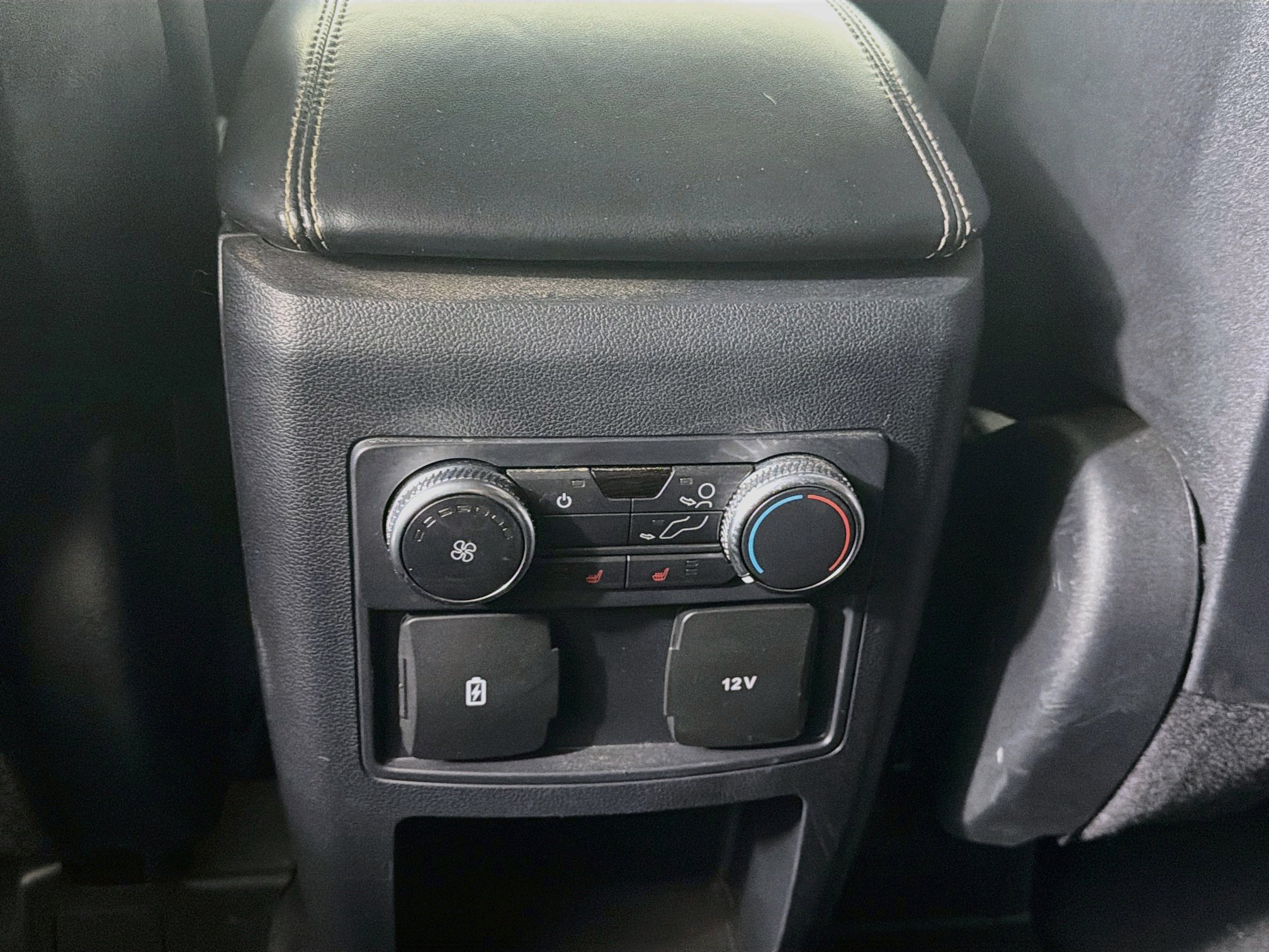 Used 2020 Ford Explorer XLT w/ Equipment Group 202A RWD image 25