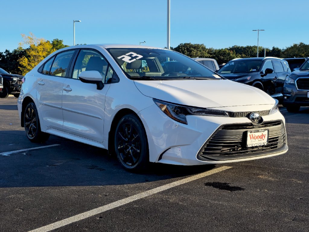 Used 2023 Toyota Corolla LE w/ Carpet Mat Package (TMS) FWD image 6