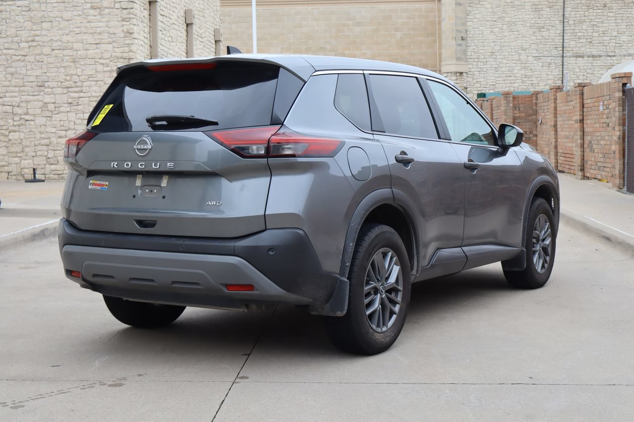 Used 2023 Nissan Rogue S AWD/4WD image 3