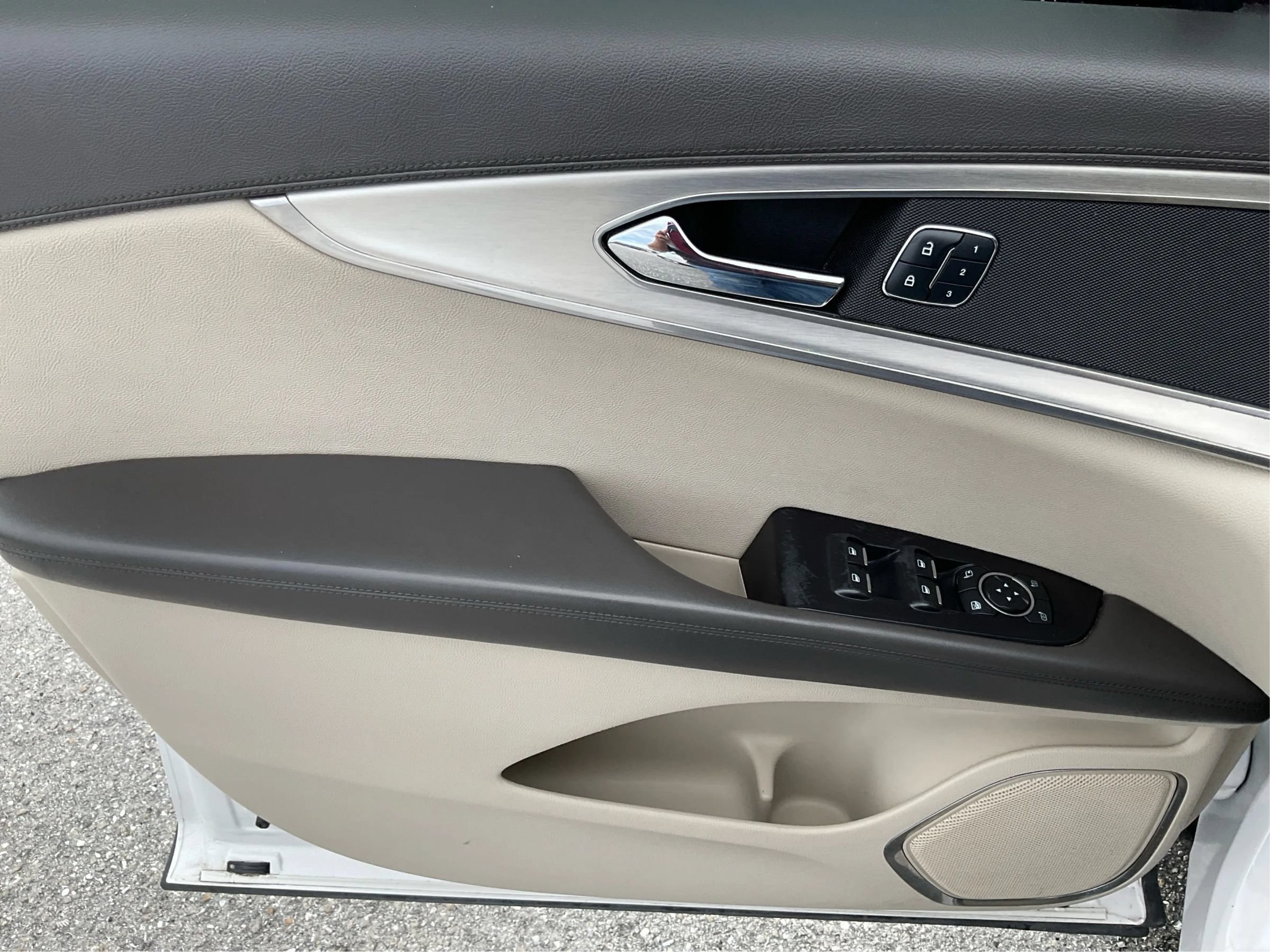 Used 2018 Lincoln MKX Premiere FWD image 19