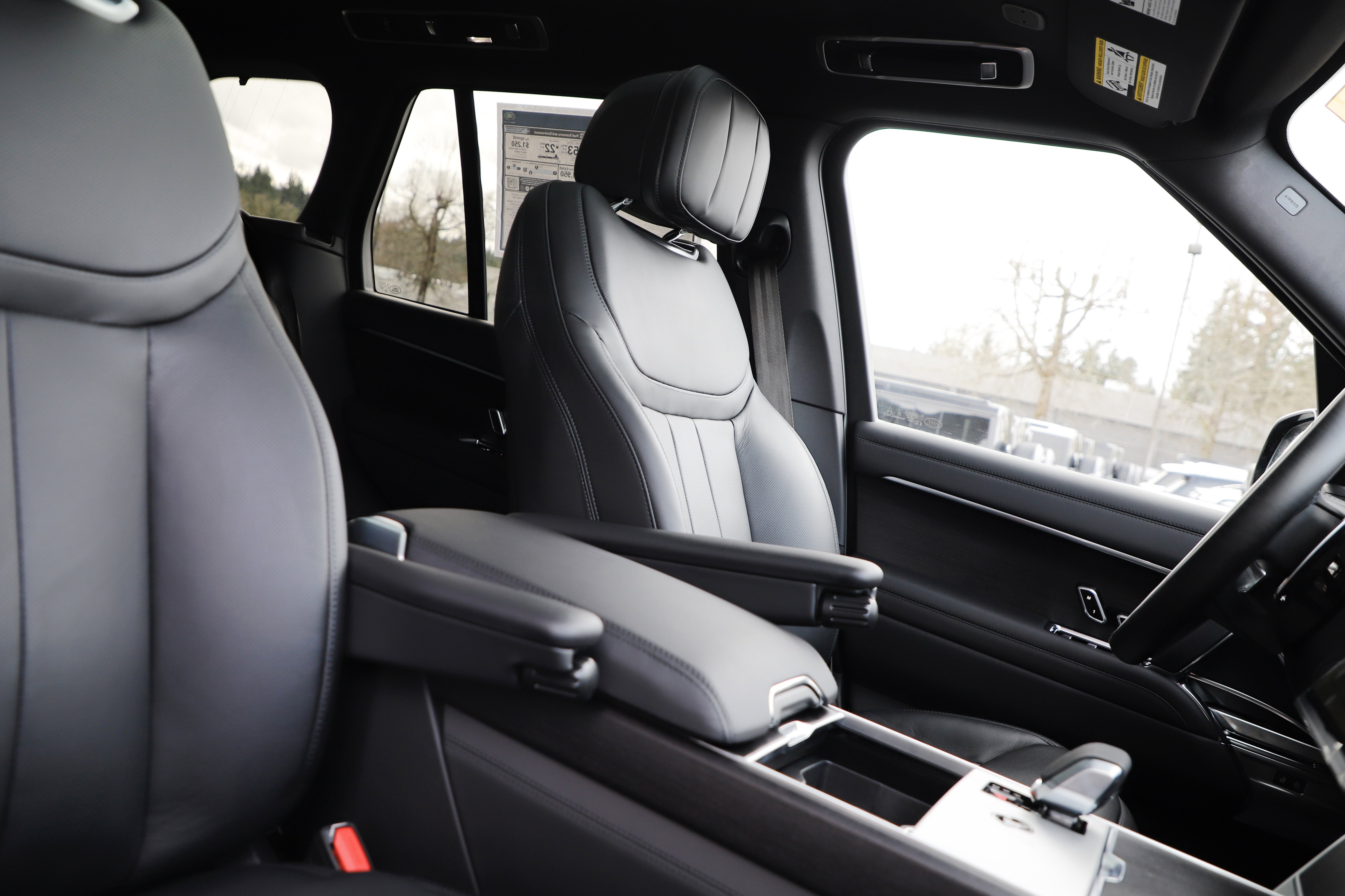 New 2026 Land Rover Range Rover SE image 12