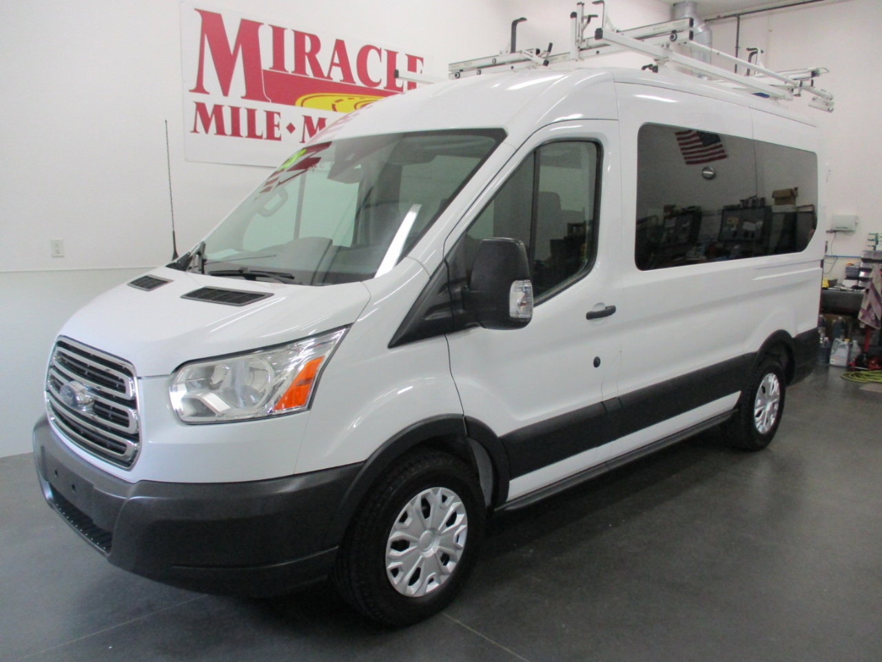 Used 2018 Ford Transit 150 XLT image 3