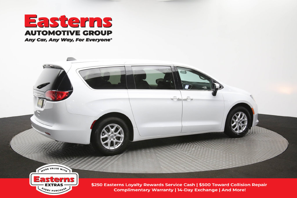 Used 2022 Chrysler Voyager LX FWD image 42
