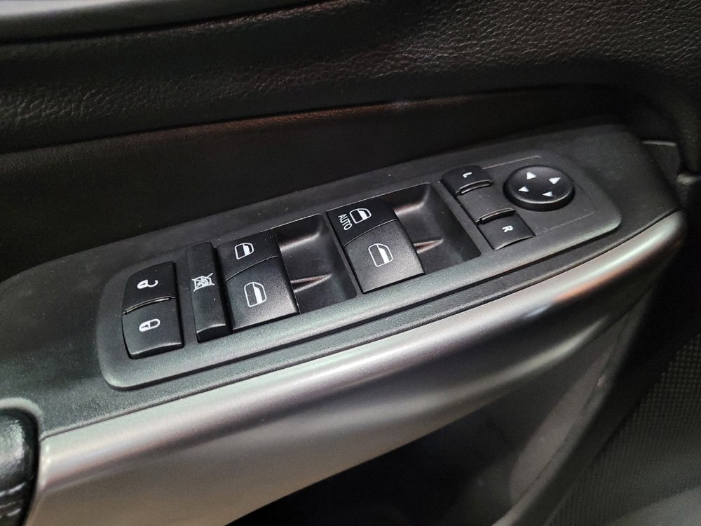 Used 2019 Jeep Cherokee Latitude w/ Cold Weather Group image 27