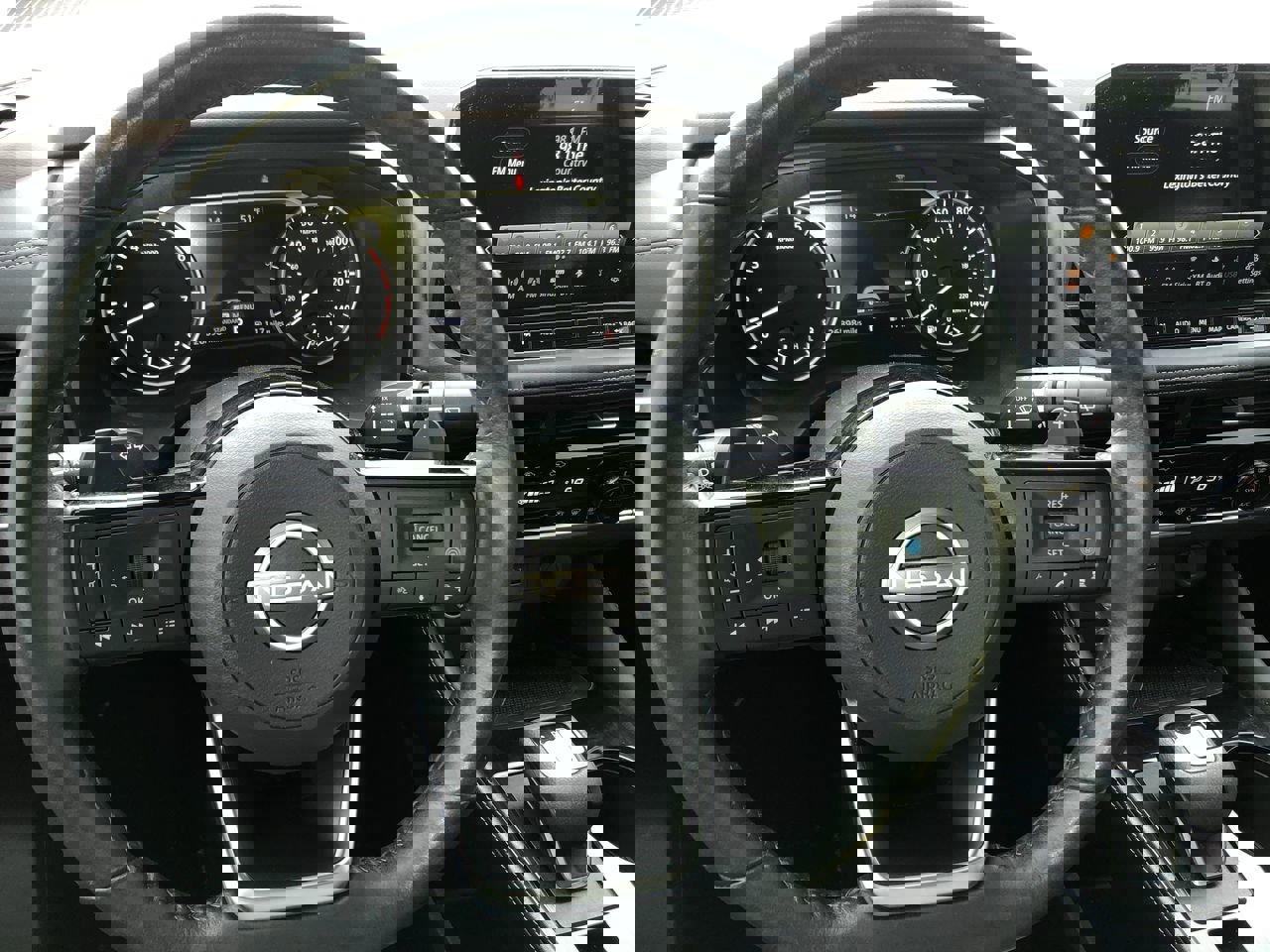 Used 2023 Nissan Rogue SL w/ SL Premium Package image 16