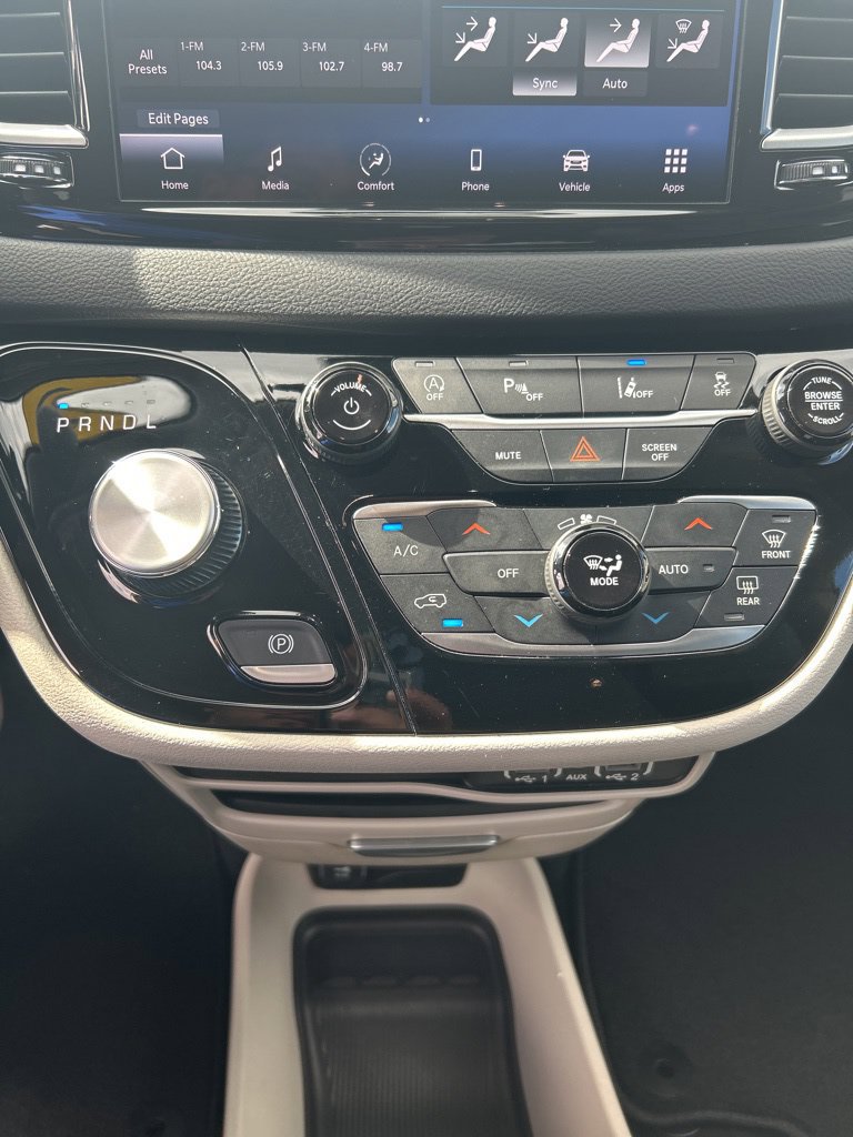 Used 2023 Chrysler Pacifica Touring-L FWD image 35