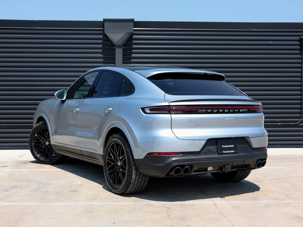 Certified 2025 Porsche Cayenne Coupe image 3