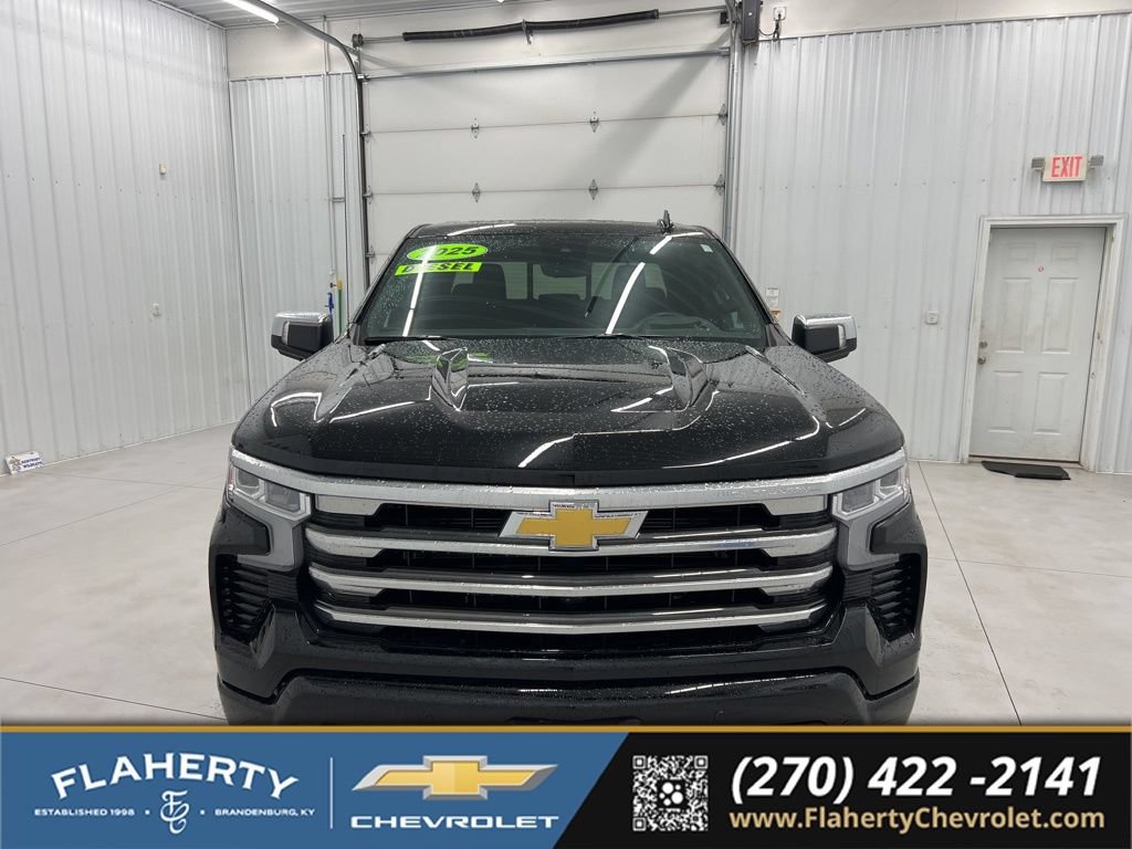 Used 2025 Chevrolet Silverado 1500 High Country AWD/4WD image 7