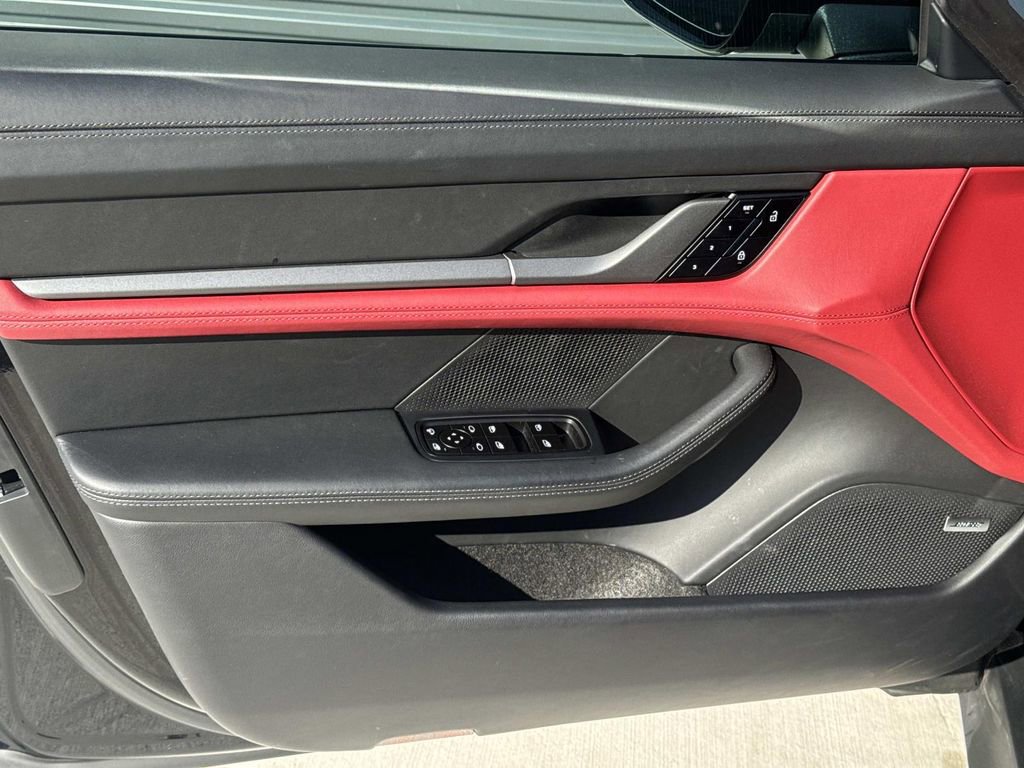 Used 2025 Porsche Taycan image 20