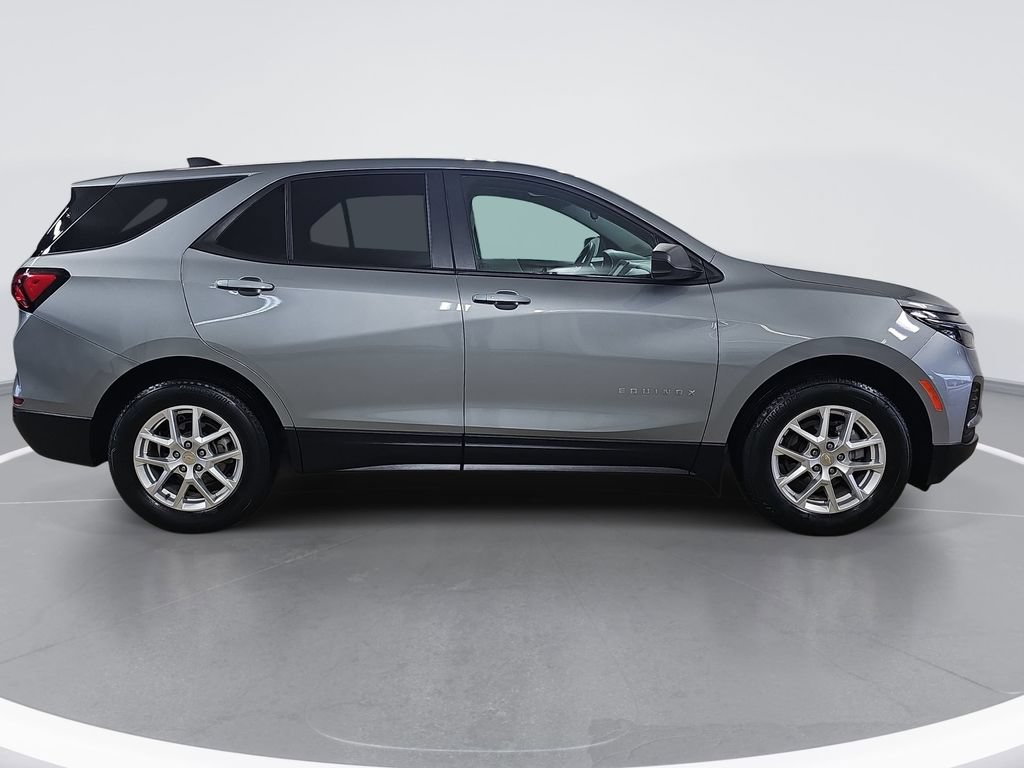 Certified 2024 Chevrolet Equinox LS AWD/4WD image 2