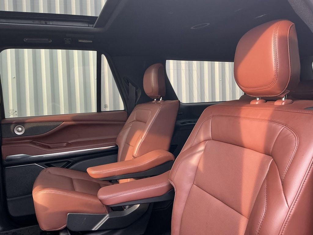 Used 2025 Lincoln Navigator L Reserve image 21