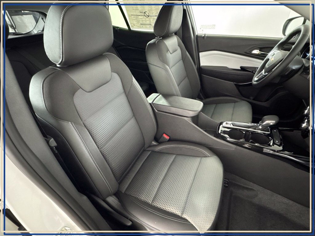 New 2026 Chevrolet Trax LT w/ LT Convenience Package FWD image 32