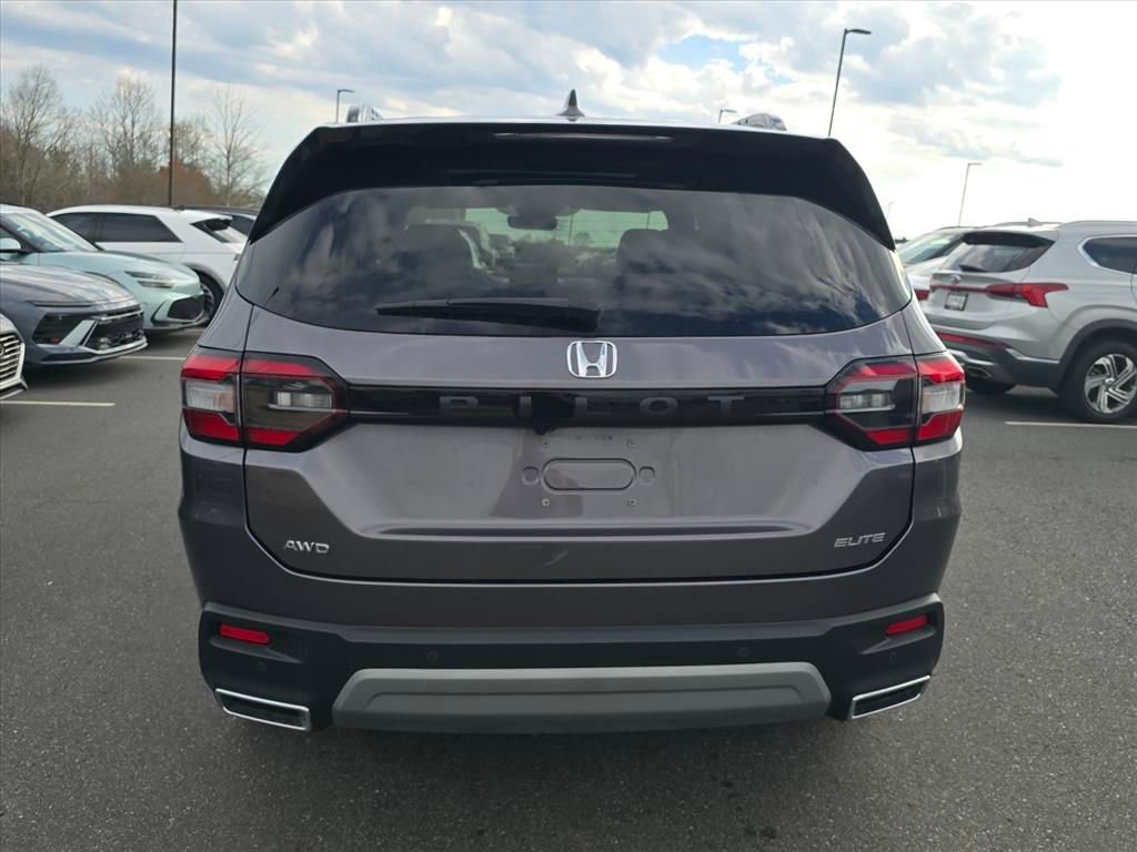 Used 2023 Honda Pilot Elite image 4