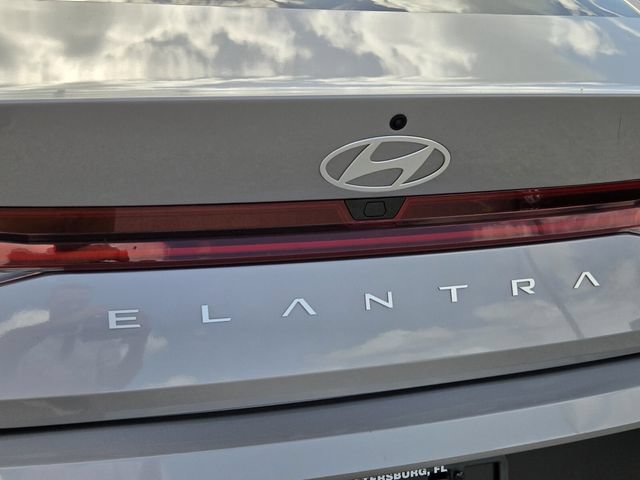 Used 2025 Hyundai Elantra SEL FWD image 11