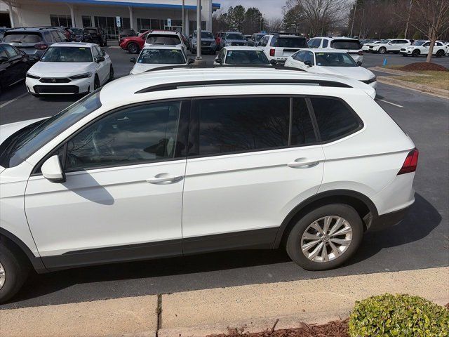 Used 2018 Volkswagen Tiguan S image 2