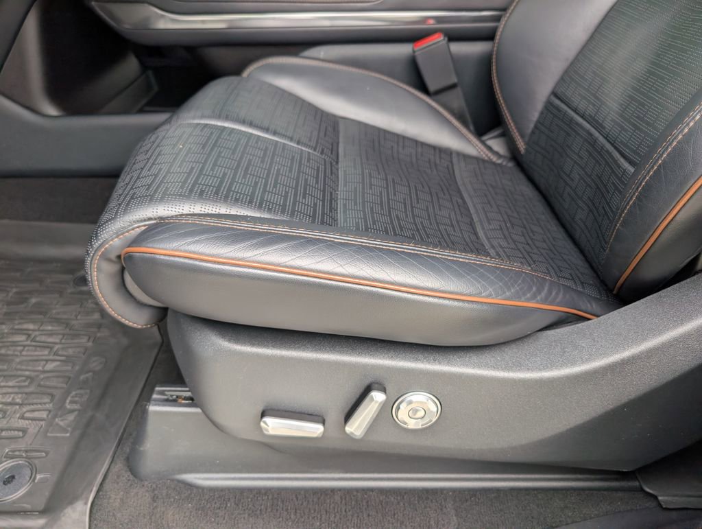 Used 2025 Lincoln Navigator L Black Label image 10