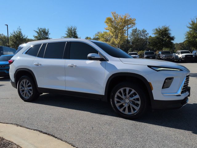 Used 2025 Buick Enclave Preferred FWD image 2