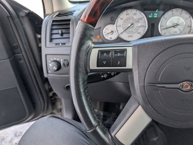 Used 2010 Chrysler 300 Limited image 11