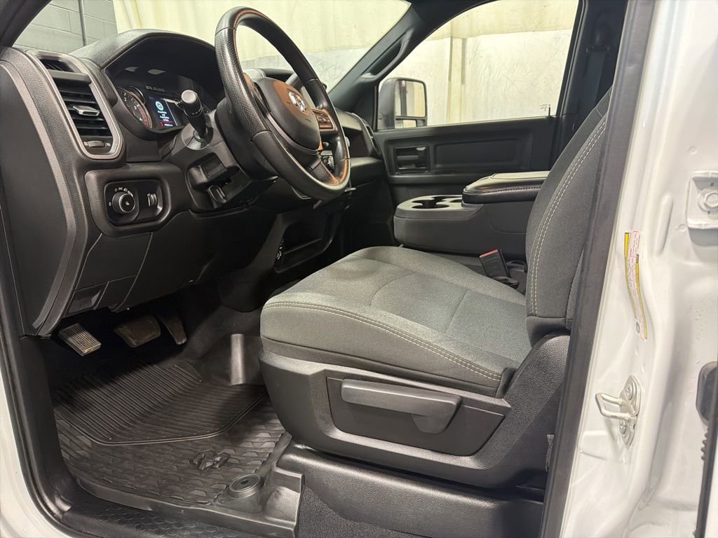 Used 2024 RAM 2500 Tradesman w/ Chrome Appearance Group image 4