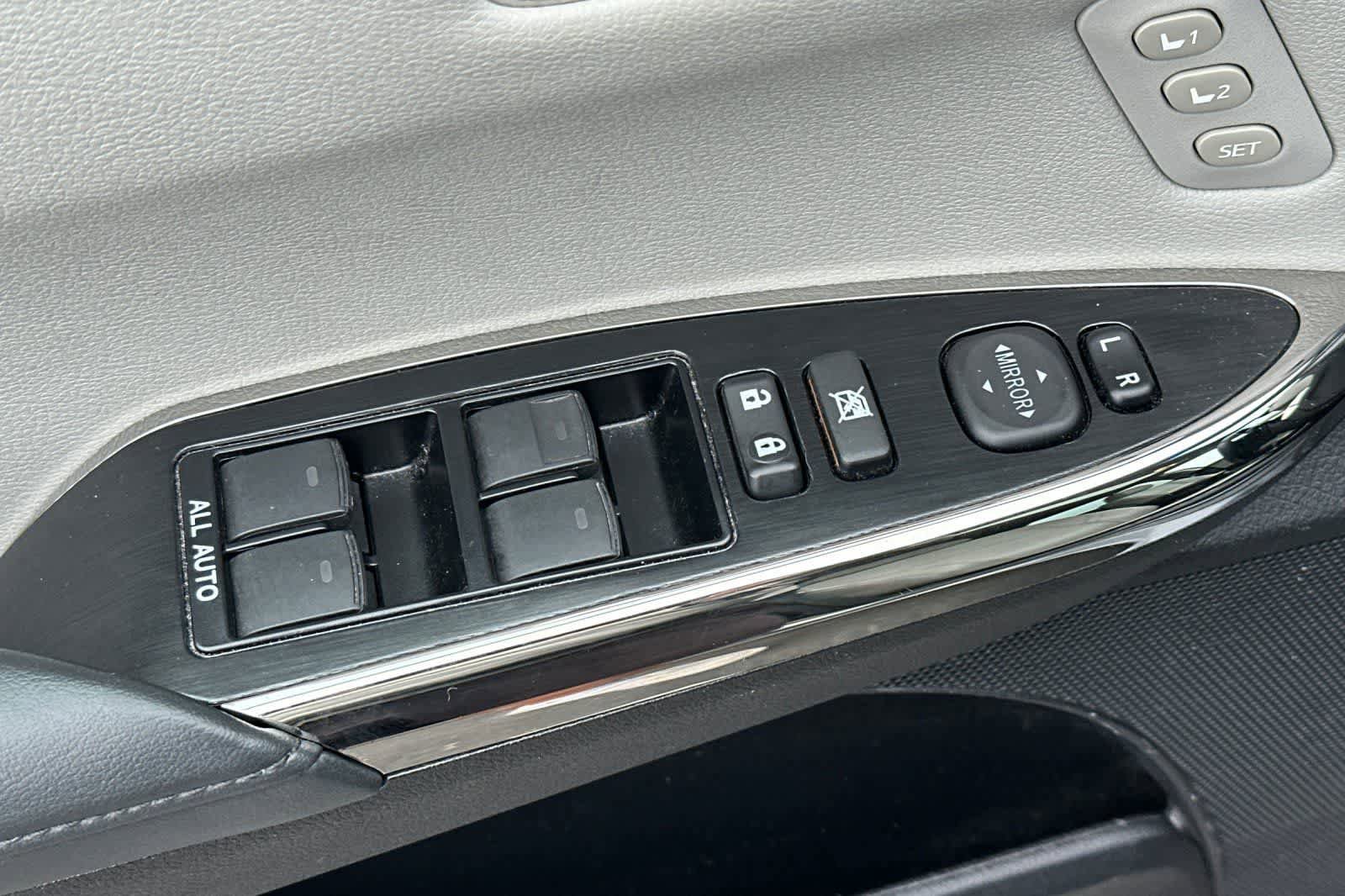 Used 2018 Toyota Avalon Limited w/ Carpet Mat Package FWD image 13