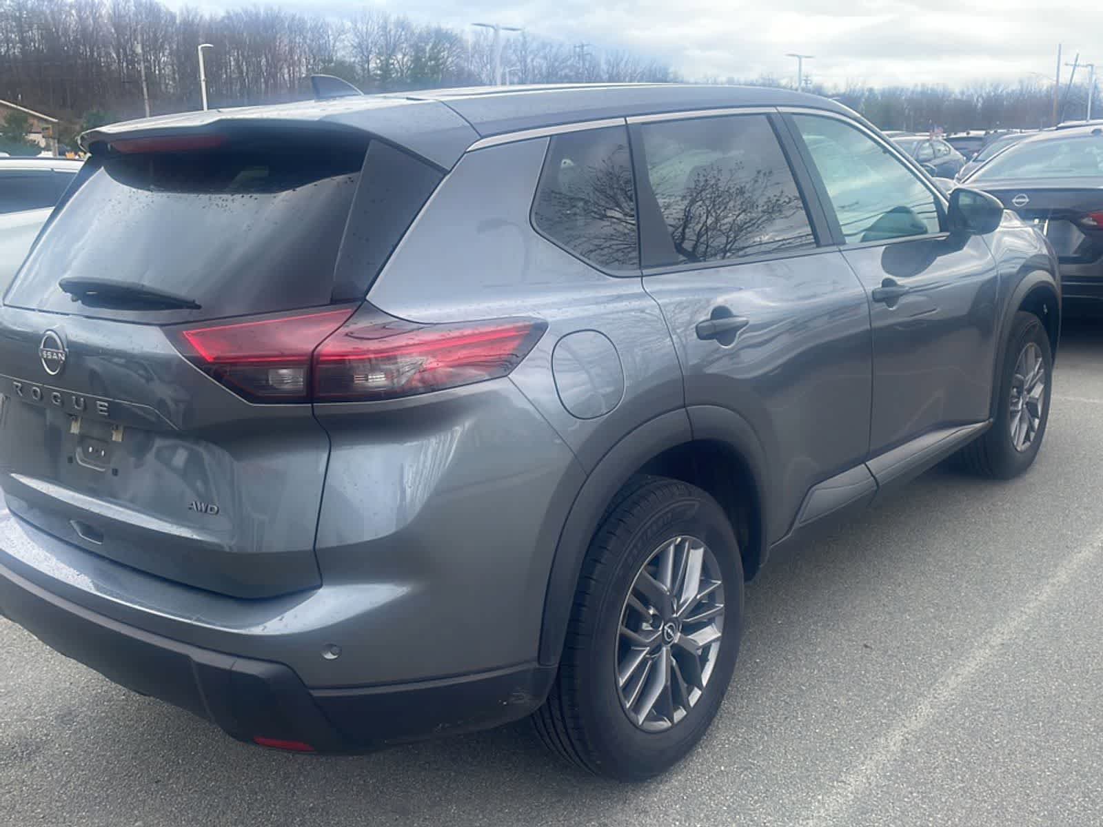 Used 2024 Nissan Rogue S AWD/4WD image 8